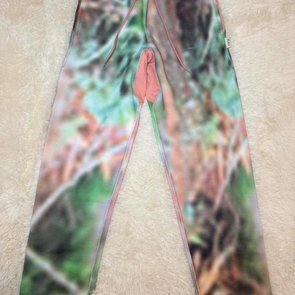 Advisory Board Crystals Sweatpants Thick Material Size Medium NWOT